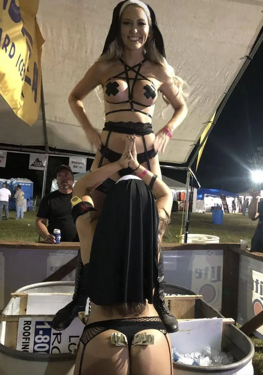 RosabelenAfterDark